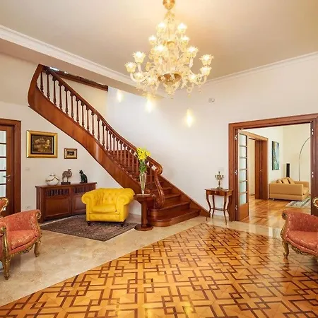 Fancy Modern With Deluxe Interior * スプリト