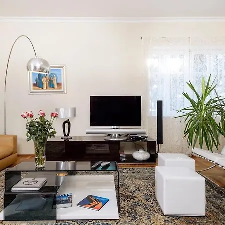 Fancy Modern With Deluxe Interior * Split