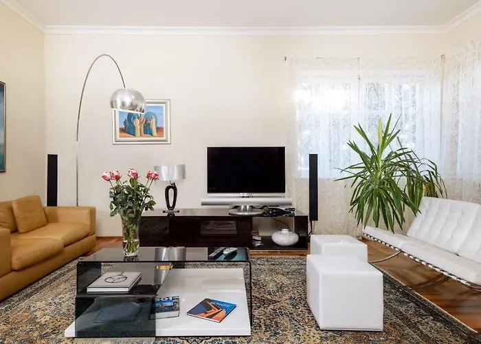 Fancy Modern With Deluxe Interior * Split