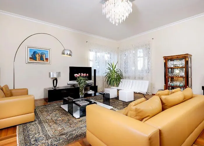 Fancy Modern With Deluxe Interior Villa