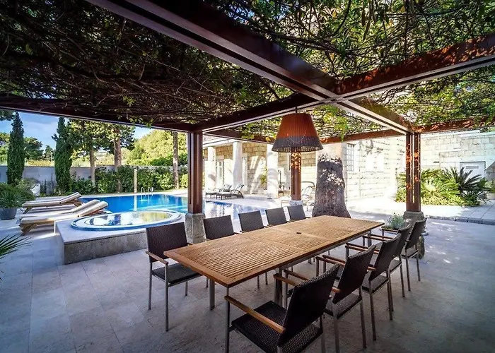 Fancy Modern With Deluxe Interior Split